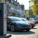 Rue allemande avec voitures électriques et architecture traditionnelle